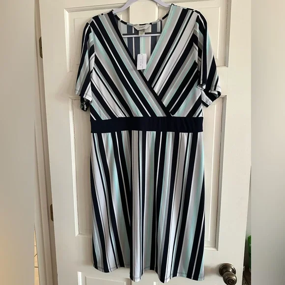 Cj Banks Dresses | Cj Banks Short Sleeve Knit Midi Dress, Size X | Color: Blue/White | Size: 1x | Lisakeiling's Closet Cj Banks Dresses | Cj Banks Short Sleeve Knit Midi Dress, Size X | Color: Blue/White | Size: 1x | Lisakeiling's Closet